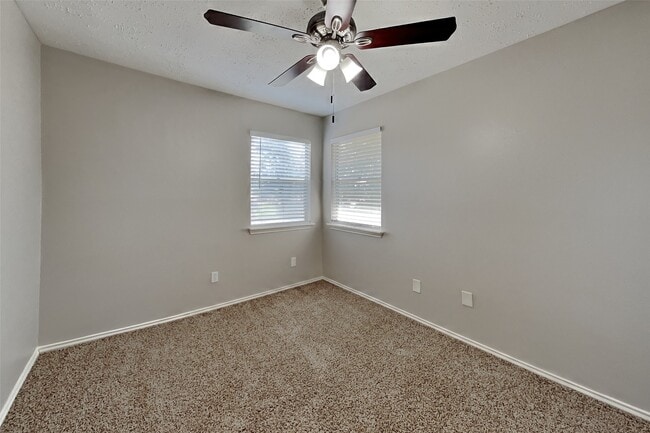 Building Photo - 11831 Oakner Dr