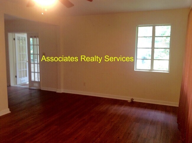 Building Photo - 7 Blocks to Campus! 3 Bed, 2 Bath with a Fenced Backyard and Large Sunroom