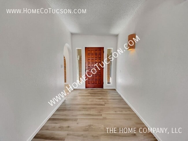 Building Photo - 5243 N Stonehouse Pl