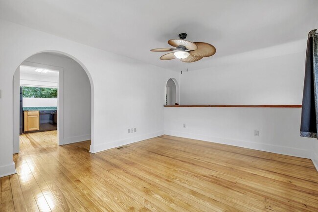 Building Photo - 2208 Escambia Dr