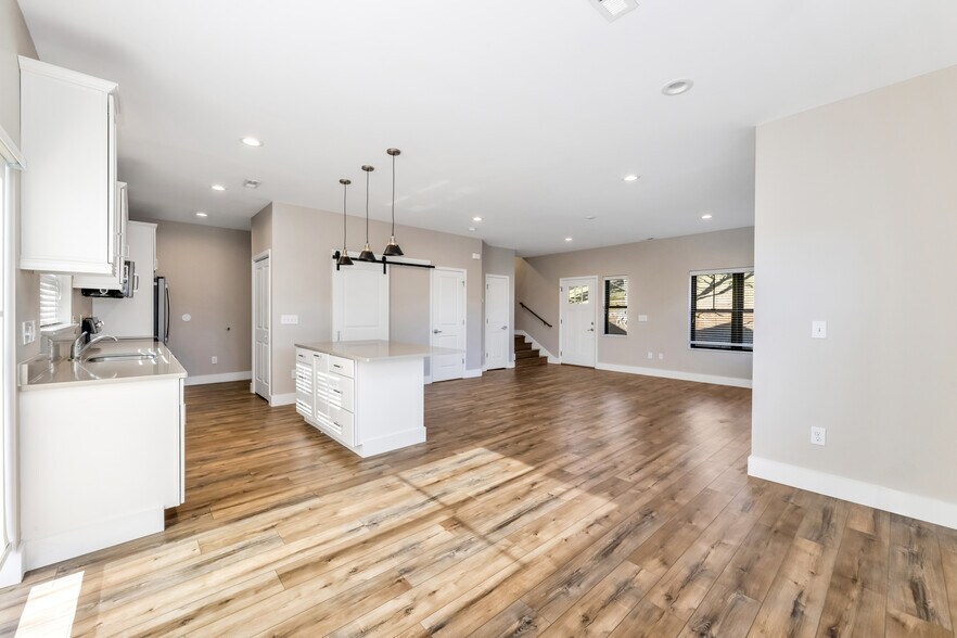 Building Photo - 203 Wallace Cir