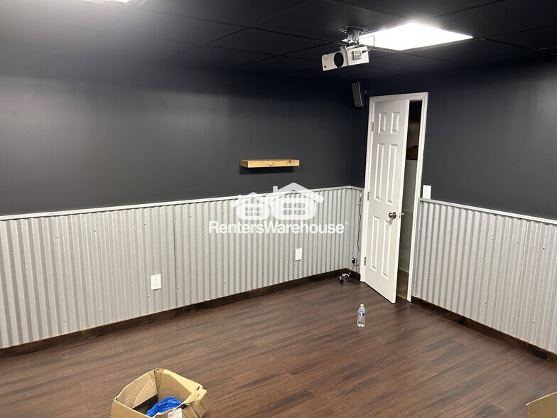 Building Photo - 2501 Crestwood Cir