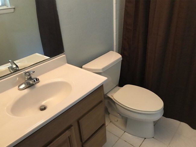 Building Photo - 614 Mountain Dr