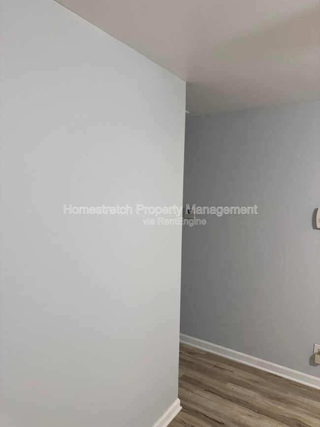 Building Photo - 850 St Bartholomew Dr