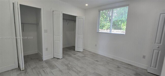 Building Photo - 3823 Thomas Ave