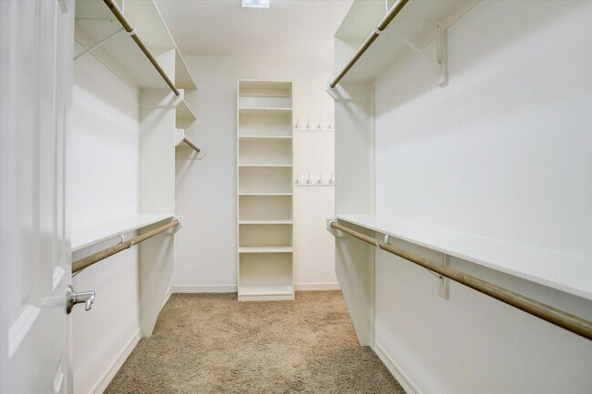 Building Photo - 6638 Minola St