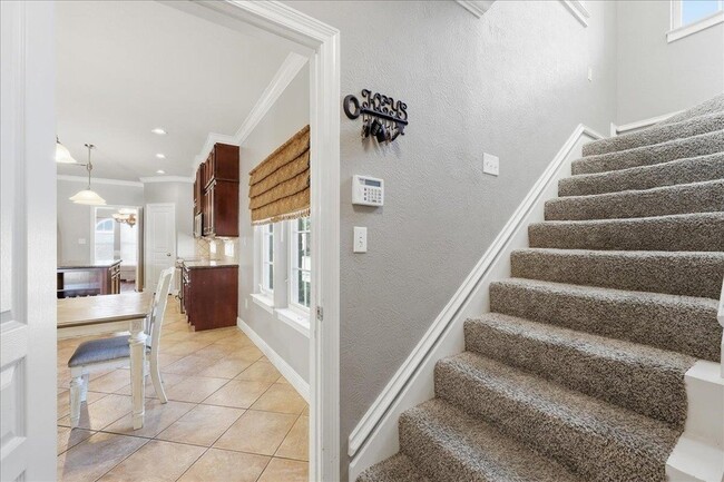 Building Photo - 2490 Amberwood Dr