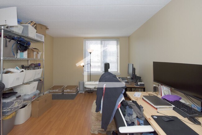 Building Photo - HOT ALLSTON LISTING!!!!