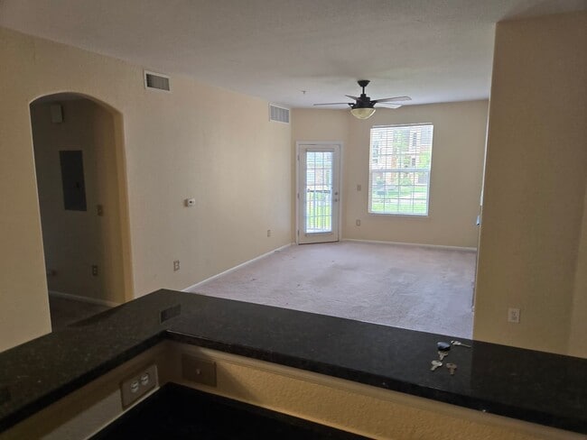 Building Photo - Beautiful 2 Bed, 2 bath condo