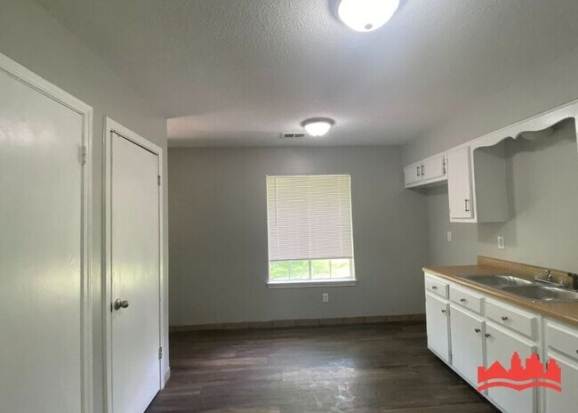 Building Photo - 3645 Carroll Dr