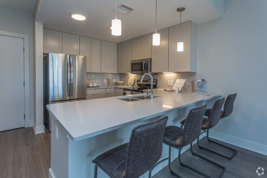 Primary Photo - 4th & Park