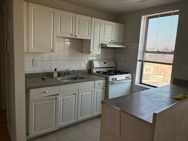 Building Photo - 1677 John F. Kennedy Blvd