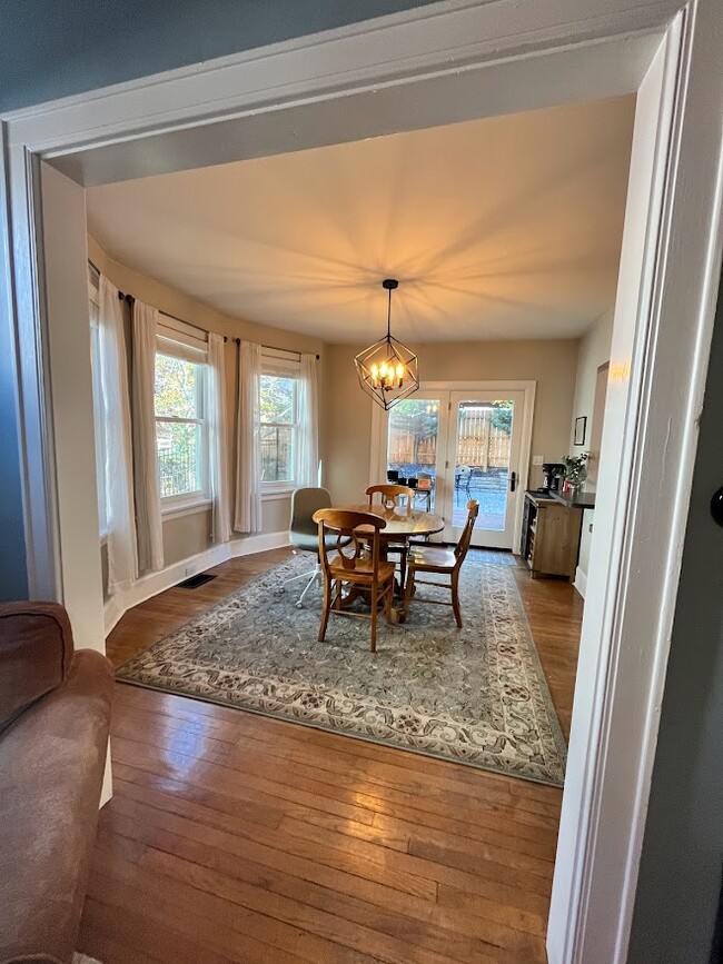 dinning room to fenced outdoor space - 2406 Salutaris Ave