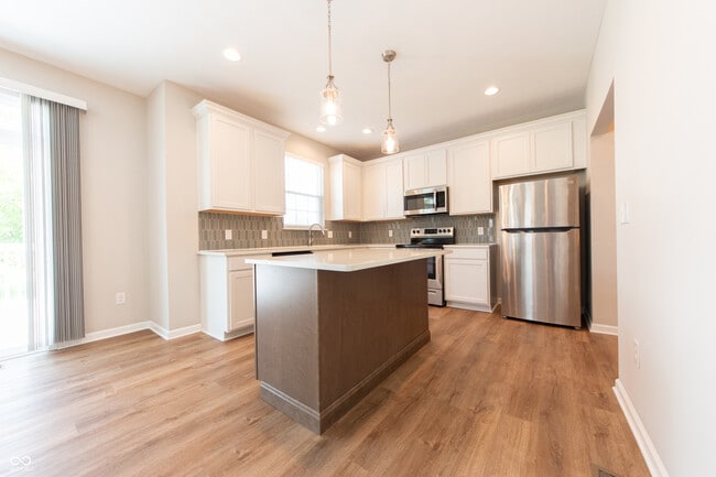 Building Photo - 7042 Pinnacle Dr