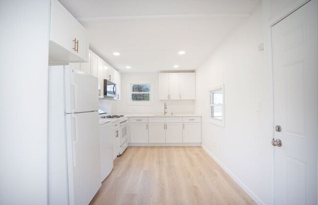 Building Photo - 2401 Westfield St