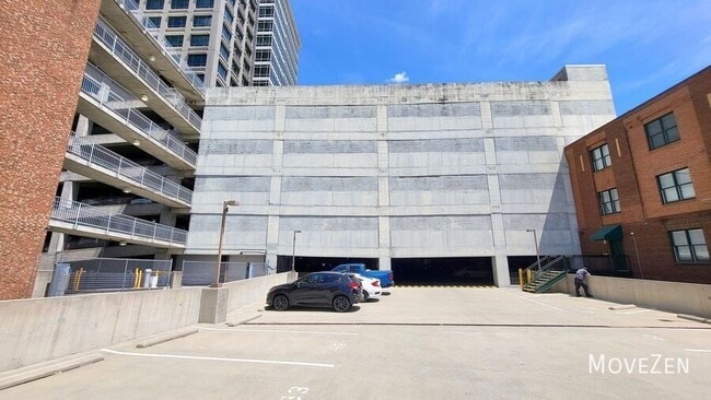Building Photo - 444 S Blount St