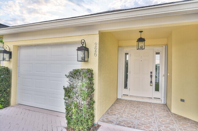 Building Photo - 226 Moccasin Trail W