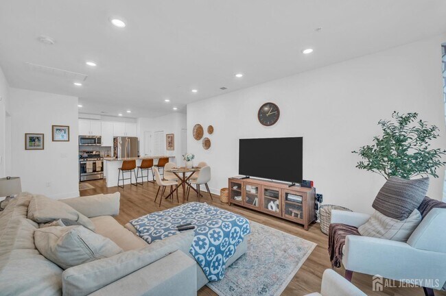 Building Photo - 915 Vanderbergh Blvd
