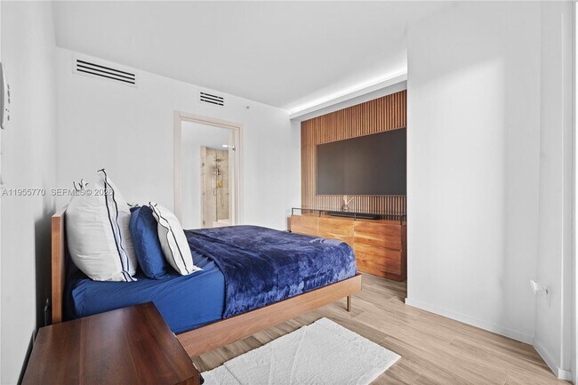 Building Photo - 801 S Miami Ave