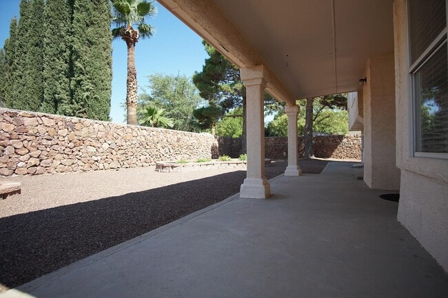 Building Photo - 2045 Pueblo Nuevo Cir