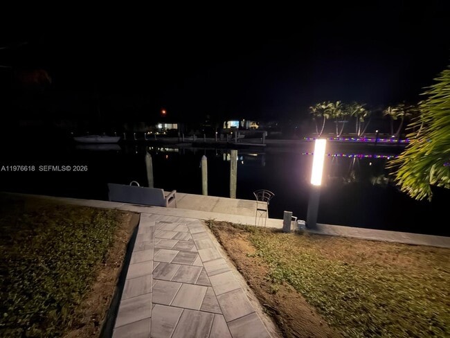 Building Photo - 103 Tropicana Dr