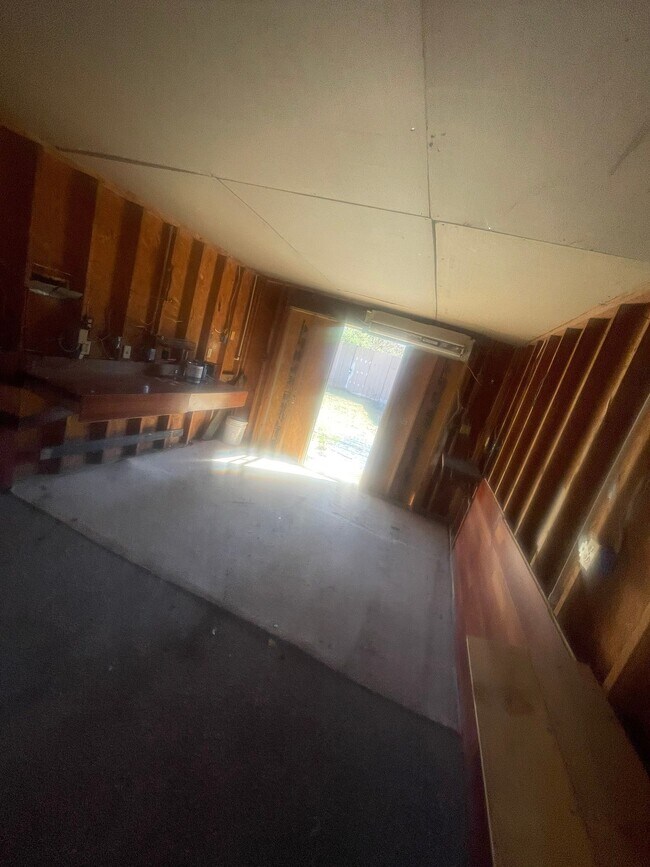 Building Photo - 852 Reaves St