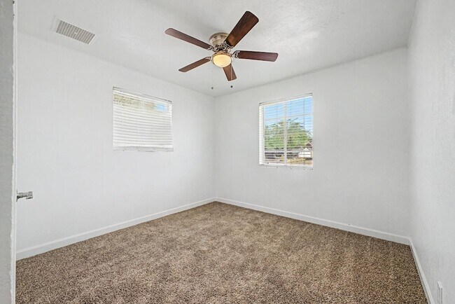 Building Photo - 3519 W Orchid Ln