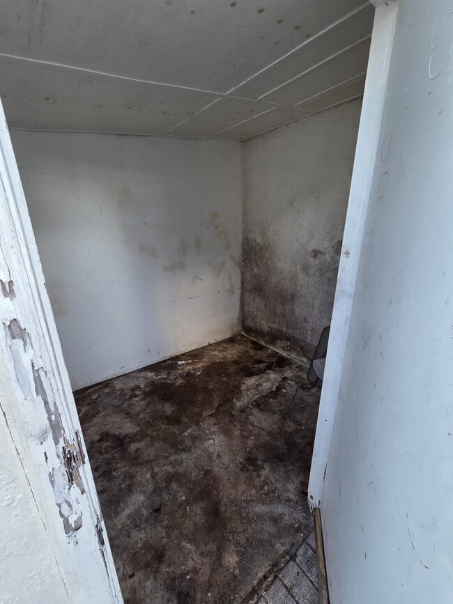 Building Photo - 5751 SW 37th St