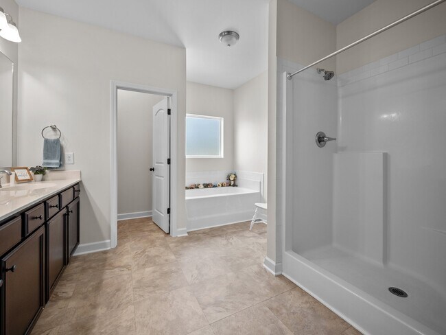 Building Photo - 251 Breakwater Dr