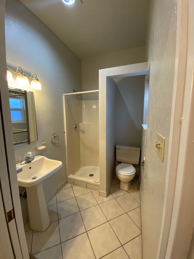 Building Photo - Beautifully Updated South Hill Home in Spo...