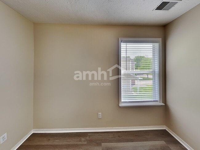 Building Photo - 2793 Sutherland Dr