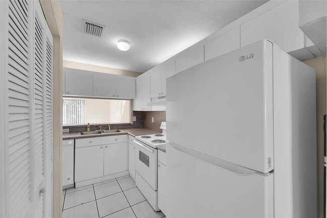 Building Photo - 9088 NW 40th St