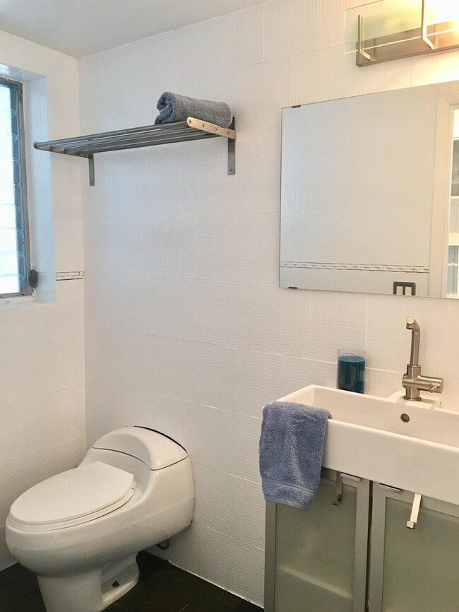 Building Photo - 3003 Terramar St