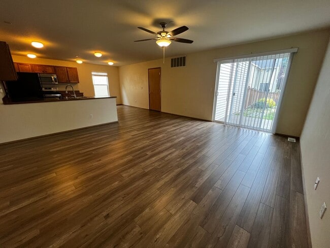 Building Photo - DuPont 2365 SF 3 bedroom plus loft home.