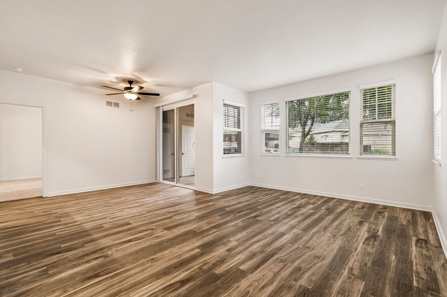 Interior Photo - Sterling Oaks Luxury Apartments