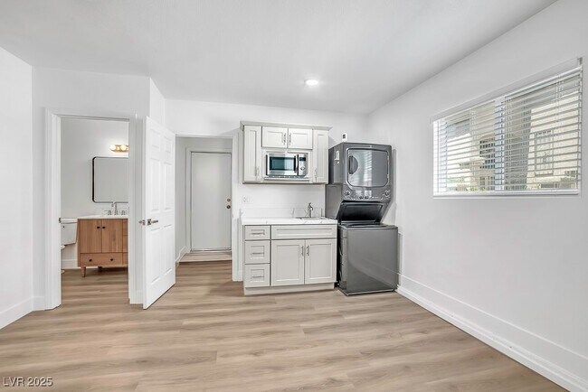 Building Photo - 5207 Silverheart Ave