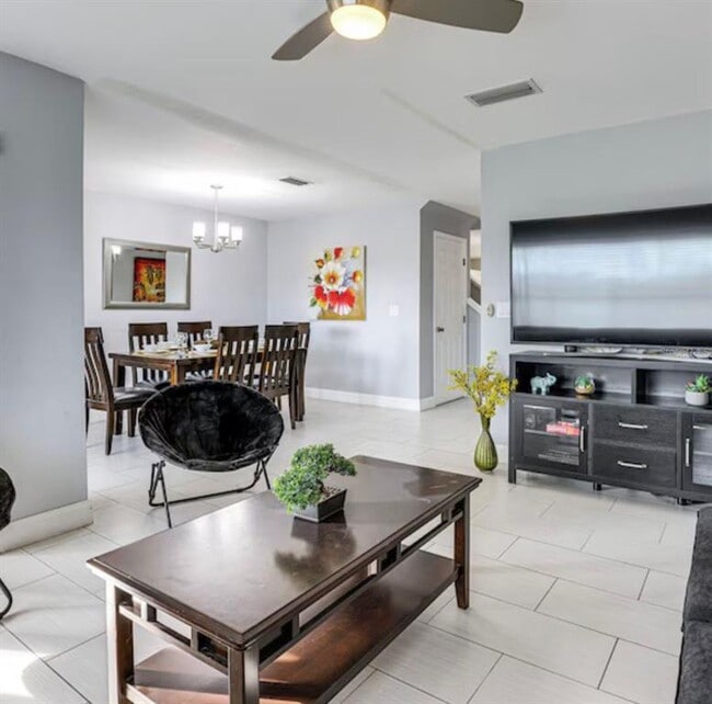 Building Photo - 2704 Club Cortile Cir