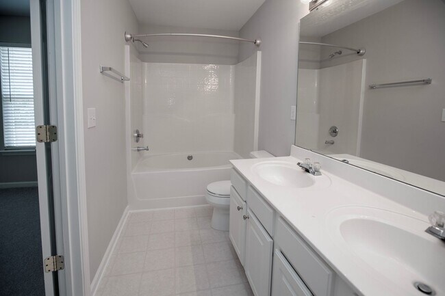 Building Photo - 2 Bedroom 2.5 Bath with Lake View in Morrisville, NC!