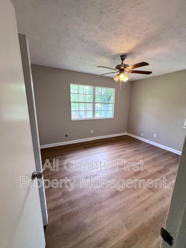 Building Photo - 801 Plainville Terrace SW
