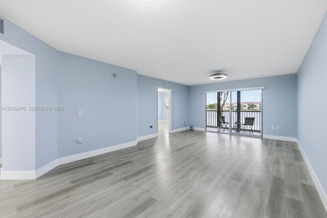 Building Photo - 550 SW 138th Ave