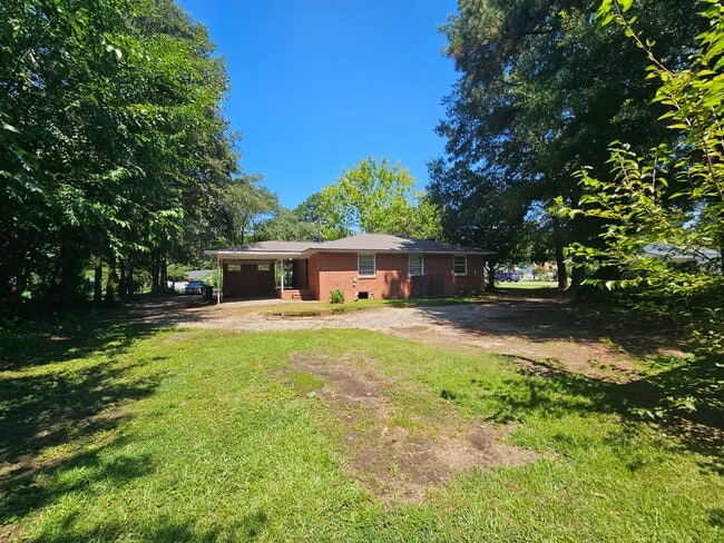 Building Photo - New Listing