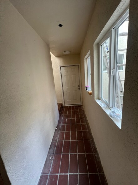 Building Photo - 10 Pueblo St