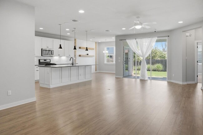 Building Photo - 103 Trailside Ln