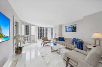 Building Photo - 1717 N Bayshore Dr