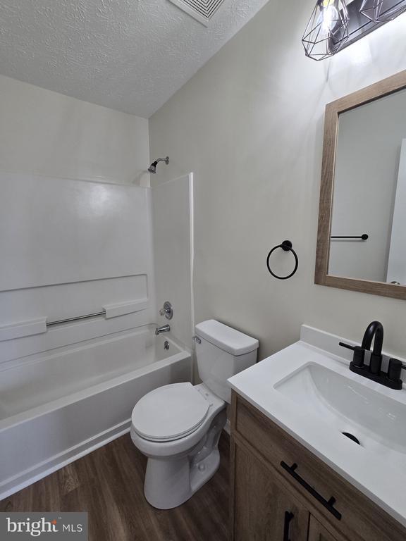 Building Photo - 6328 S Lake Ct