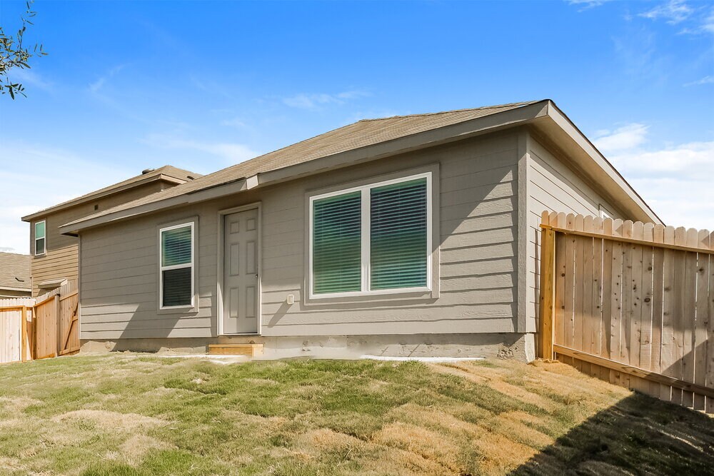 Building Photo - 211 TX-211