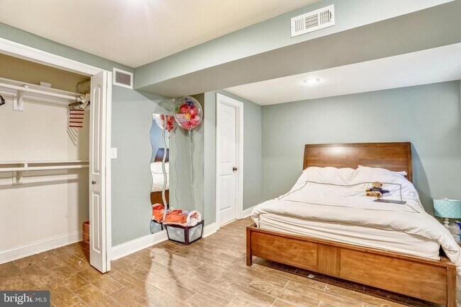 Building Photo - 10145 Colebrook Ave