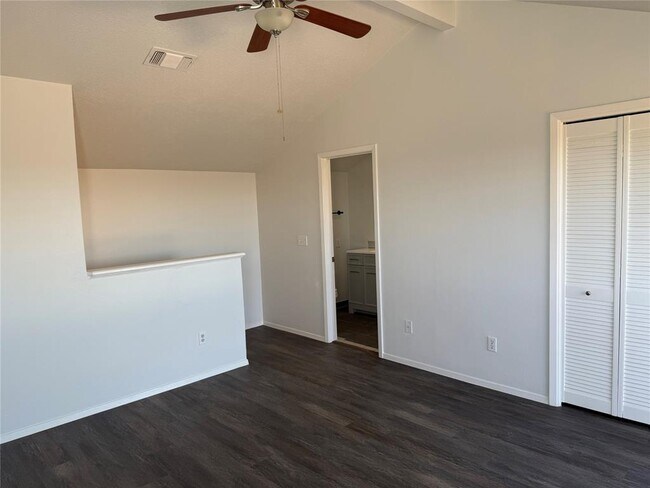 Building Photo - 3205 MacArthur Ave