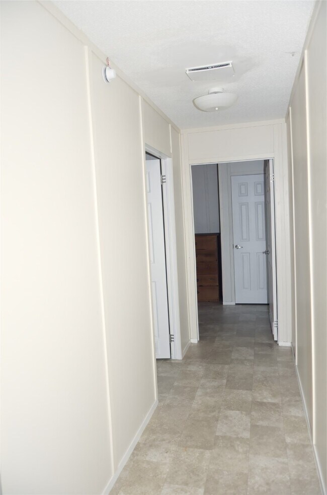 Building Photo - 725 County Rd 5007