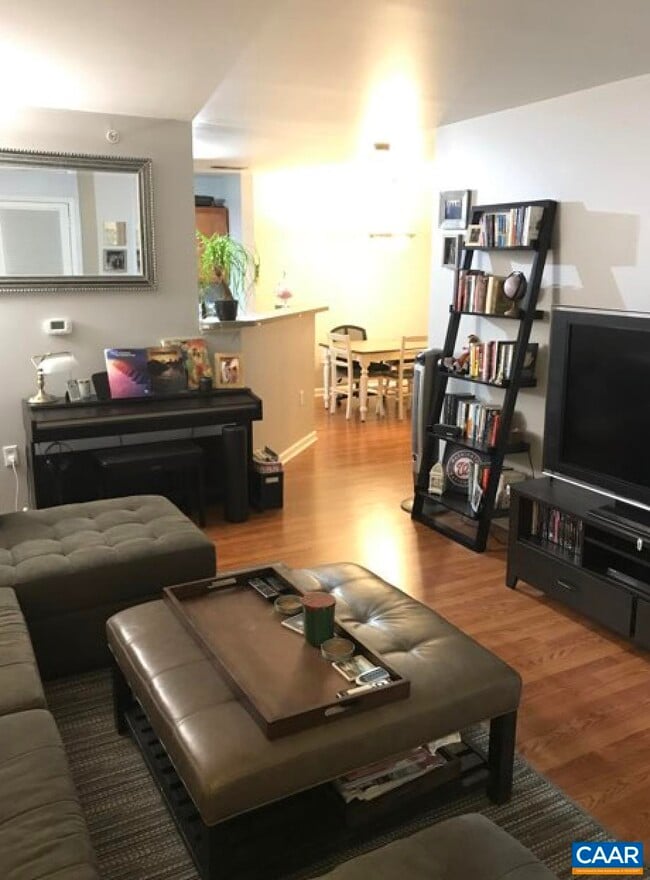 Building Photo - 735 Walker Square